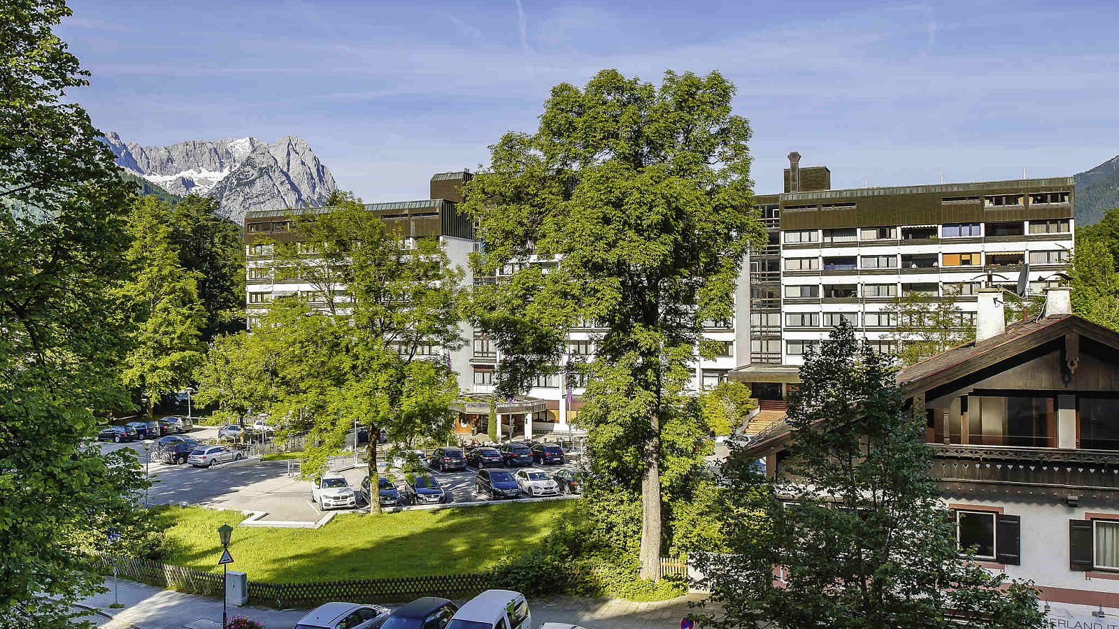 Gesundheitsreise mit Zuschuss Ihrer Krankenkasse nach Garmisch-Partenkirchen. Foto 3 zeigt eine Impression von Mercure Hotel oder seiner Umgebung.