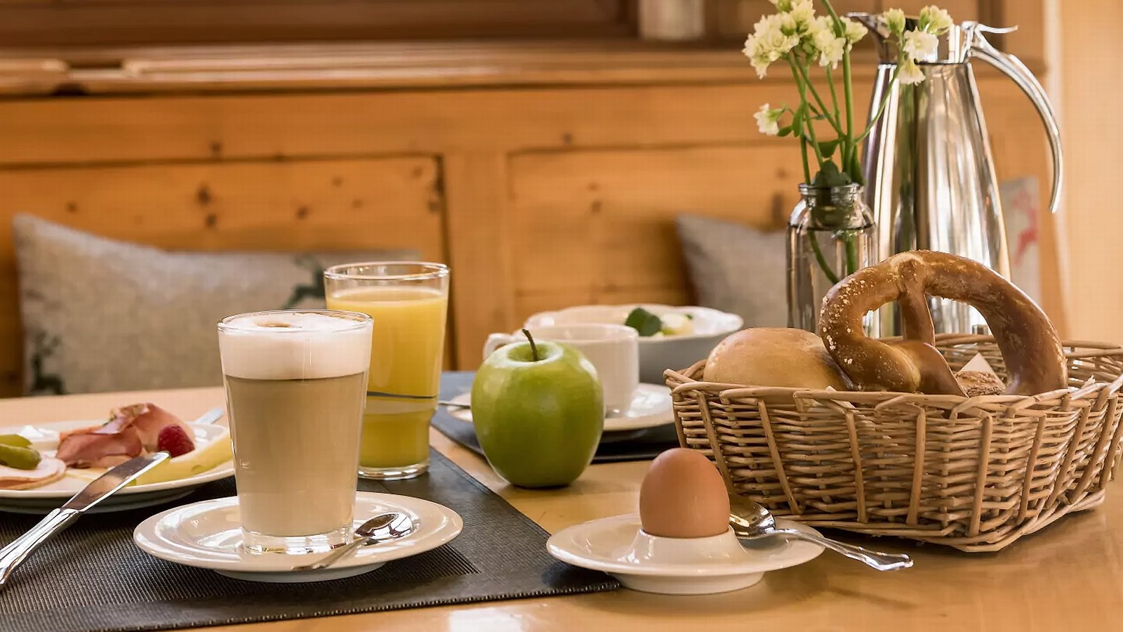 Gesundheitsreise mit Zuschuss Ihrer Krankenkasse nach Garmisch-Partenkirchen. Foto 18 zeigt eine Impression von Mercure Hotel oder seiner Umgebung.