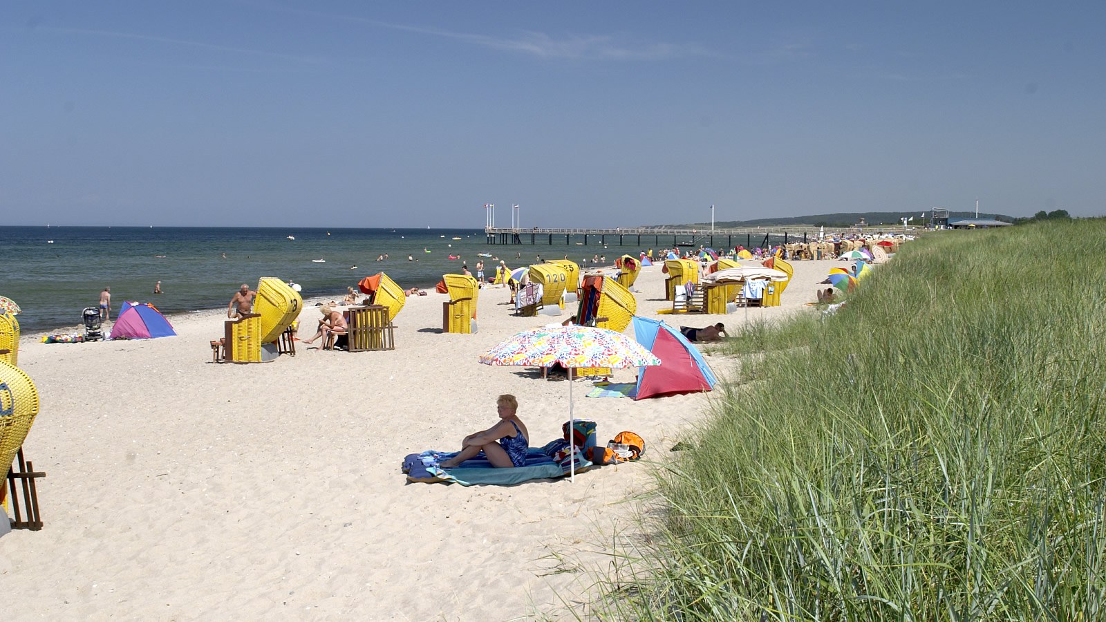 Gesundheitsreise mit Zuschuss Ihrer Krankenkasse nach Weissenhäuser Strand. Foto 2 zeigt eine Impression von Strandhotel oder seiner Umgebung.