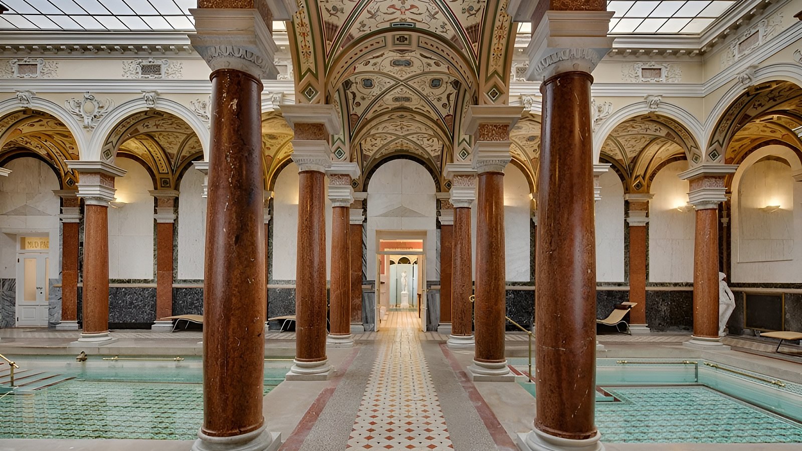 Gesundheitsreise mit Zuschuss Ihrer Krankenkasse nach Marienbad. Foto 4 zeigt eine Impression von Ensana Health Spa Resort Centrální Lázne oder seiner Umgebung.