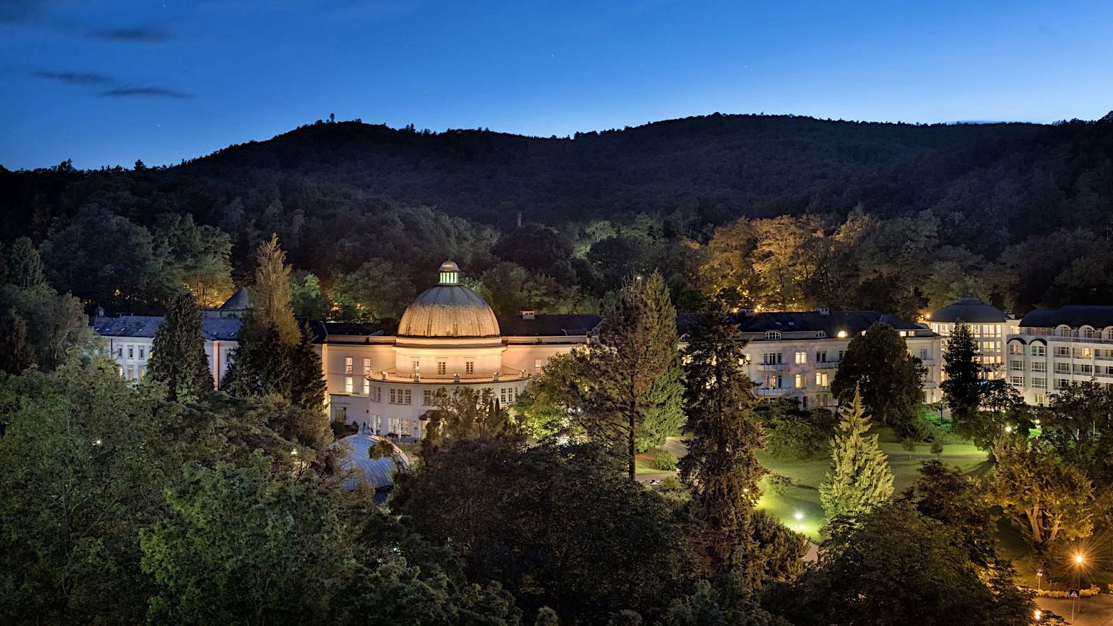 Gesundheitsreise mit Zuschuss Ihrer Krankenkasse nach Bad Wildungen. Foto 1 zeigt eine Impression von Maritim Hotel oder seiner Umgebung.