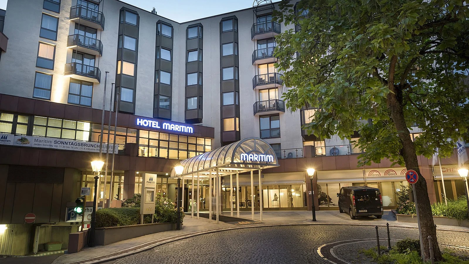 Gesundheitsreise mit Zuschuss Ihrer Krankenkasse nach Bad Homburg. Foto 3 zeigt eine Impression von Maritim Hotel oder seiner Umgebung.