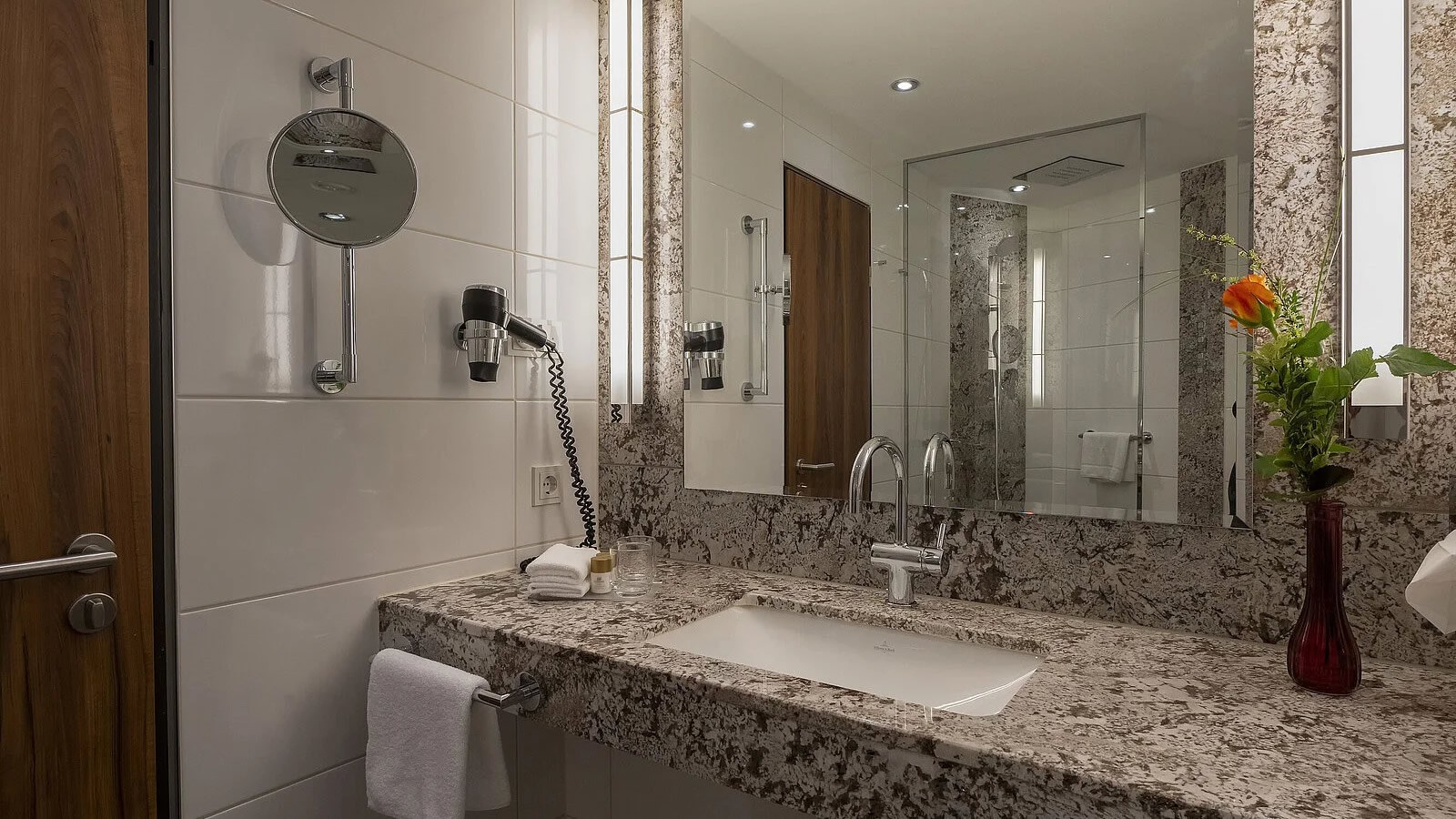 Gesundheitsreise mit Zuschuss Ihrer Krankenkasse nach Bad Homburg. Foto 19 zeigt eine Impression von Maritim Hotel oder seiner Umgebung.