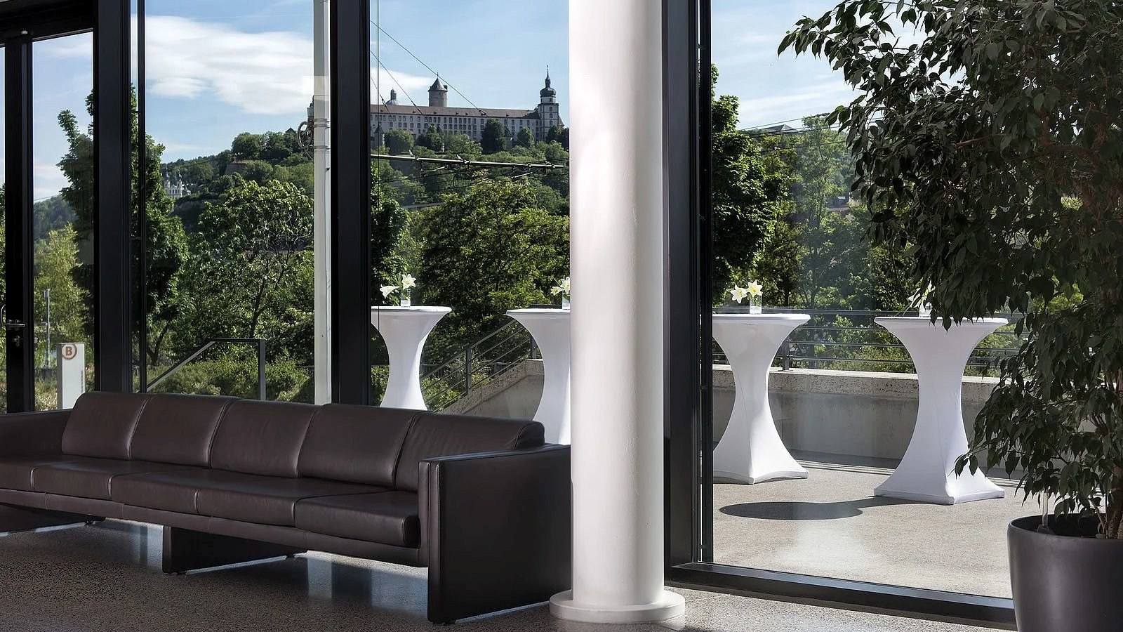 Gesundheitsreise mit Zuschuss Ihrer Krankenkasse nach Würzburg. Foto 5 zeigt eine Impression von Maritim Hotel oder seiner Umgebung.