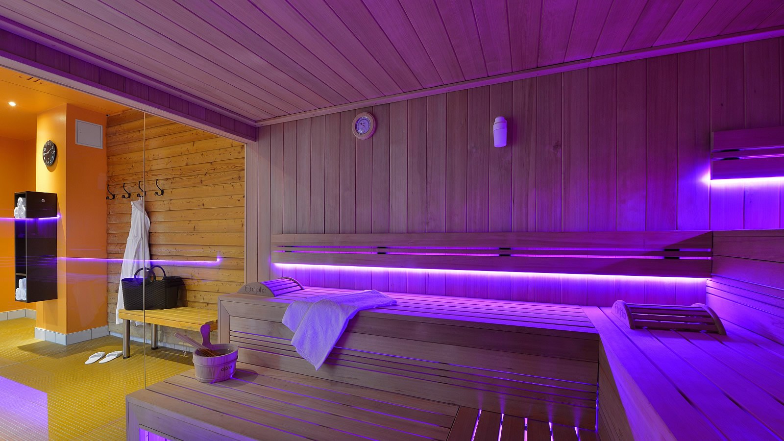 Gesundheitsreise mit Zuschuss Ihrer Krankenkasse nach Bad Gögging. Foto 3 zeigt eine Impression von The Monarch Hotel oder seiner Umgebung.