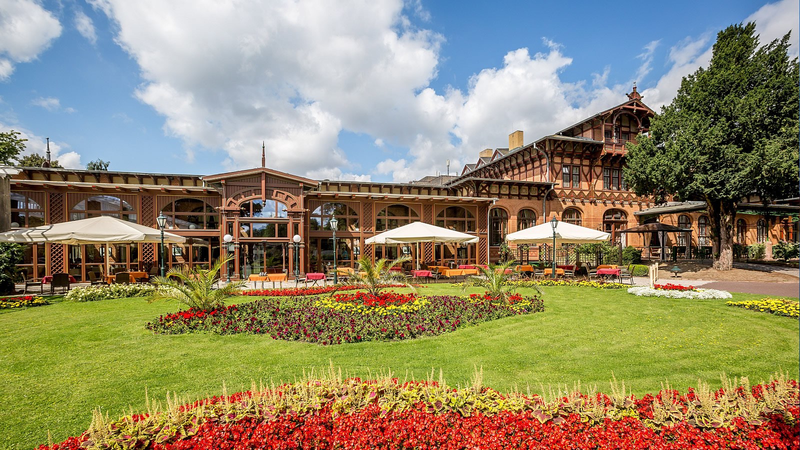 Gesundheitsreise mit Zuschuss Ihrer Krankenkasse nach Magdeburg. Foto 1 zeigt eine Impression von Dorint Herrenkrug Parkhotel oder seiner Umgebung.