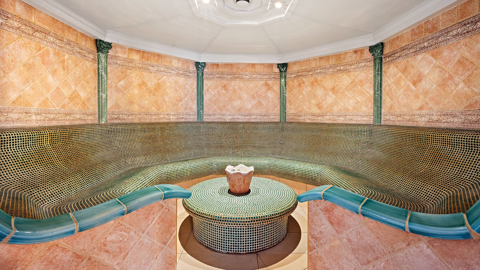 Gesundheitsreise mit Zuschuss Ihrer Krankenkasse nach Bad Gögging. Foto 7 zeigt eine Impression von Dorint Marc Aurel Resort Bad Gögging oder seiner Umgebung.