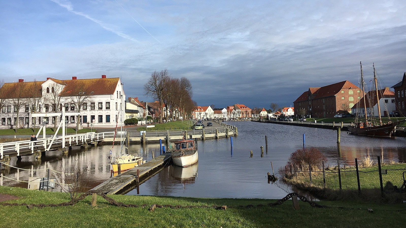 Gesundheitsreise mit Zuschuss Ihrer Krankenkasse nach Tönning. Foto 1 zeigt eine Impression von Seminarhaus an der Eider oder seiner Umgebung.