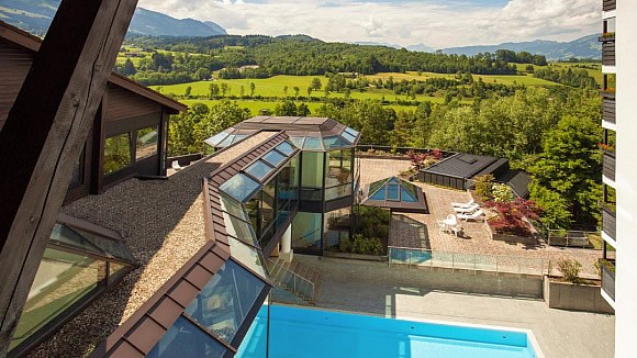 Gesundheitsreise mit Zuschuss Ihrer Krankenkasse nach Sonthofen. Das Foto zeigt den Wellnessbereich im AllgäuStern Hotel.