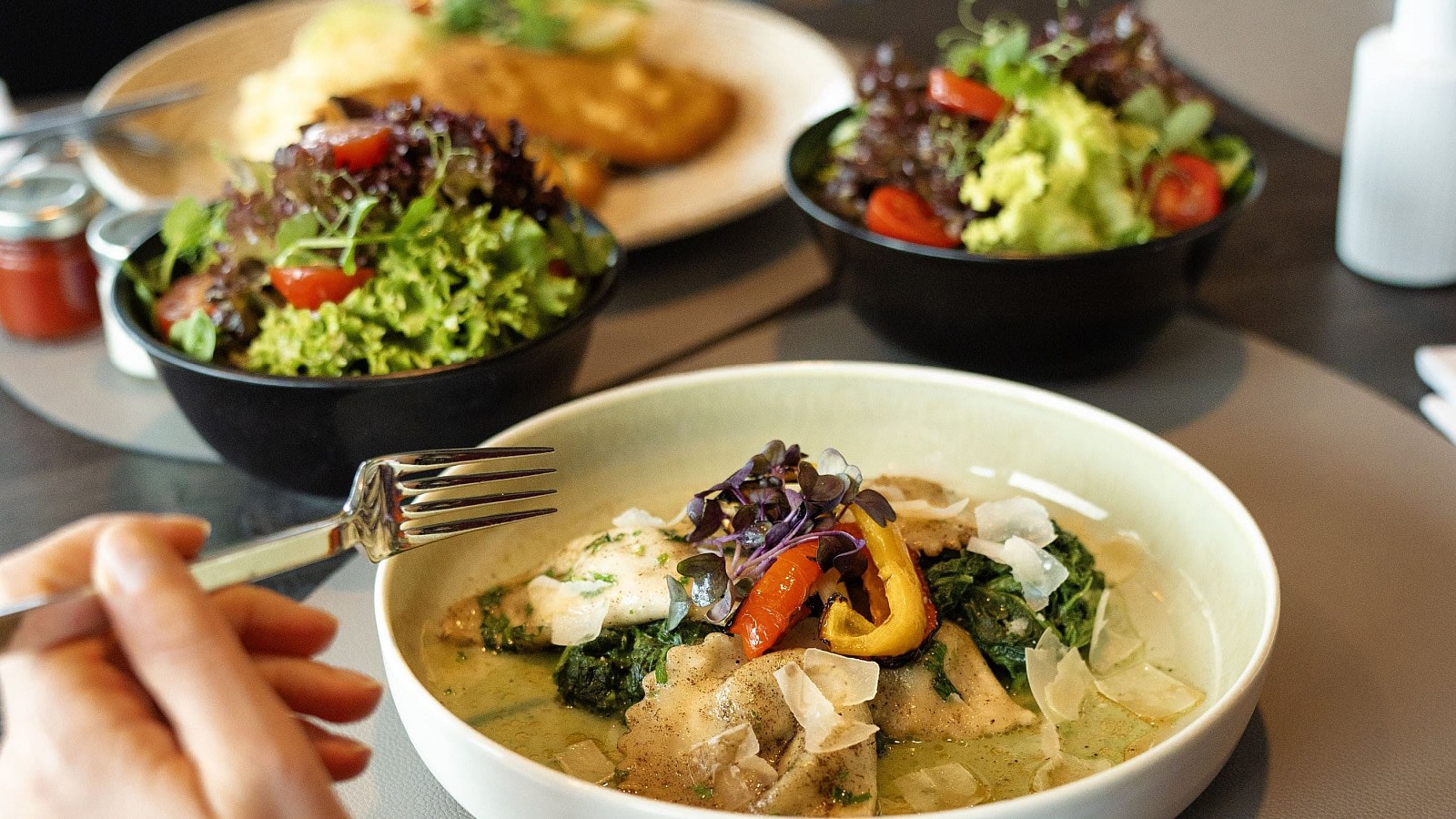 Gesundheitsreise mit Zuschuss Ihrer Krankenkasse nach Sonthofen. Das Foto zeigt ein Luftbild der Umgebung mit den herrlichen Bergen des Allgäus.