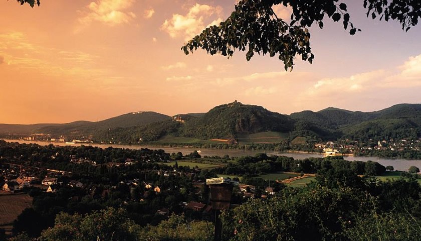Gesundheitsreise mit Zuschuss Ihrer Krankenkasse nach Königswinter. Foto 8 zeigt eine Impression von JUFA Hotel Königswinter/Bonn oder seiner Umgebung.