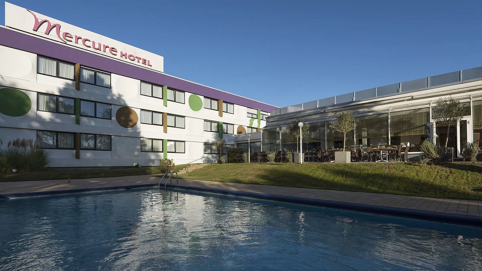 Gesundheitsreise mit Zuschuss Ihrer Krankenkasse nach Saarbrücken. Foto 1 zeigt eine Impression von Mercure Hotel Saarbrücken Süd oder seiner Umgebung.