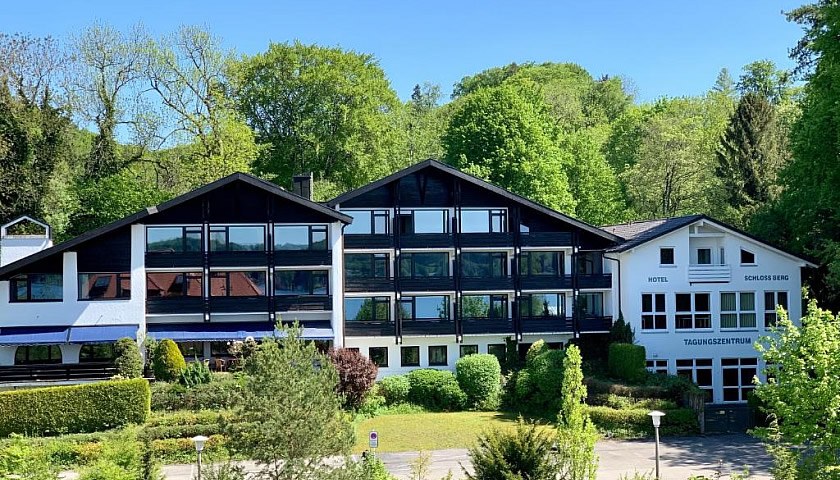 Gesundheitsreise mit Zuschuss Ihrer Krankenkasse nach Berg am Starnberger See. Foto 4 zeigt eine Impression von Hotel Schloss Berg oder seiner Umgebung.