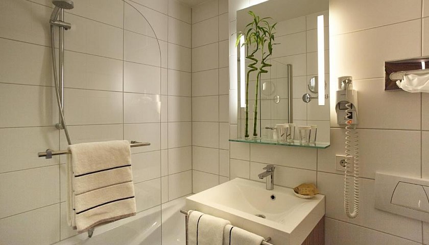 Gesundheitsreise mit Zuschuss Ihrer Krankenkasse nach Berg am Starnberger See. Foto 14 zeigt eine Impression von Hotel Schloss Berg oder seiner Umgebung.