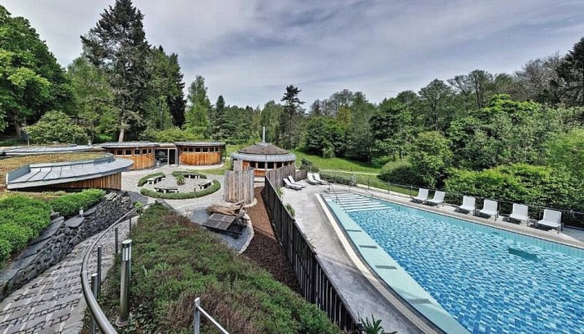 Gesundheitsreise mit Zuschuss Ihrer Krankenkasse nach Bad Brambach. Foto 2 zeigt eine Impression von Santé Royale Hotel- und Gesundheitsresort oder seiner Umgebung.