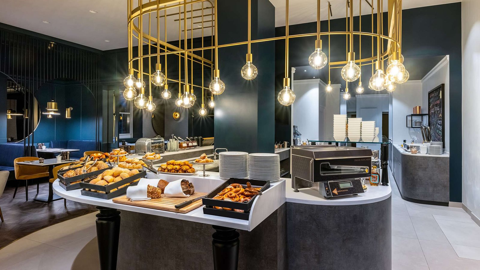 Gesundheitsreise mit Zuschuss Ihrer Krankenkasse nach Stuttgart. Das Foto zeigt das Frühstücksbuffet im Pullman Stuttgart Fontana.