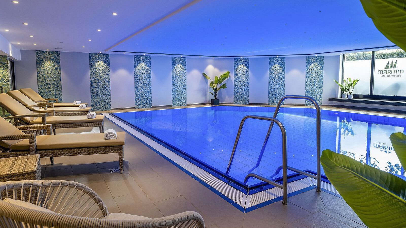 Gesundheitsreise mit Zuschuss Ihrer Krankenkasse nach Darmstadt. Foto 1 zeigt eine Impression von Maritim Hotel oder seiner Umgebung.