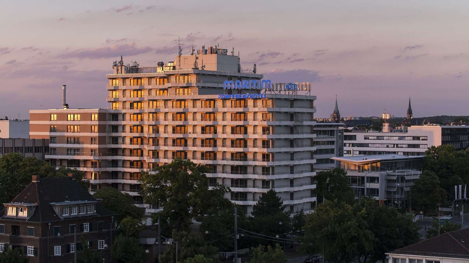 Gesundheitsreise mit Zuschuss Ihrer Krankenkasse nach Darmstadt. Foto 2 zeigt eine Impression von Maritim Hotel oder seiner Umgebung.