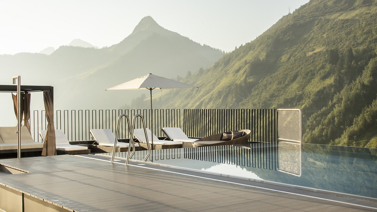 Gesundheitsreise mit Zuschuss Ihrer Krankenkasse nach Damüls. Foto 1 zeigt eine Impression von Hotel Damülser Hof oder seiner Umgebung.