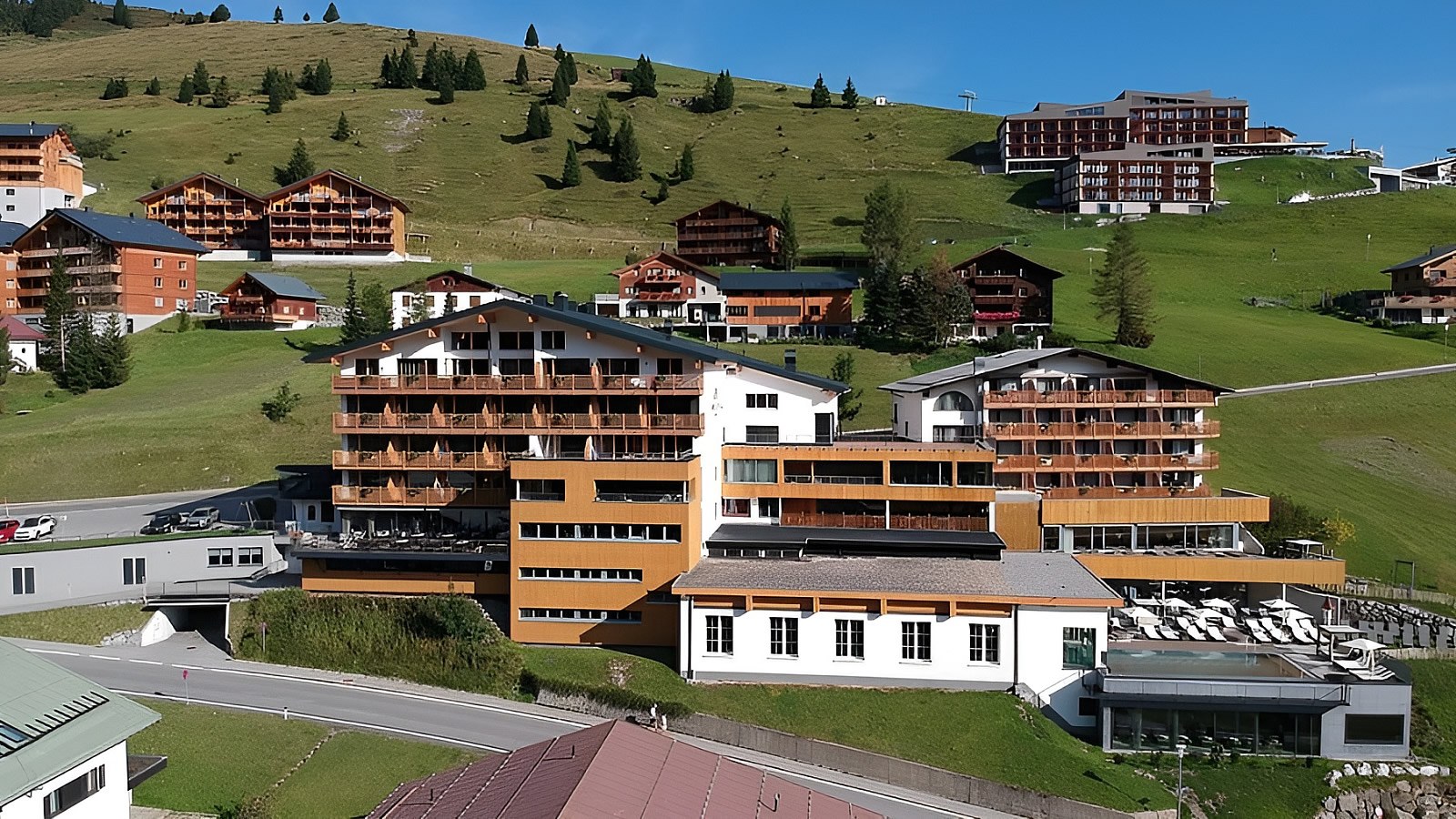 Gesundheitsreise mit Zuschuss Ihrer Krankenkasse nach Damüls. Foto 3 zeigt eine Impression von Hotel Damülser Hof oder seiner Umgebung.