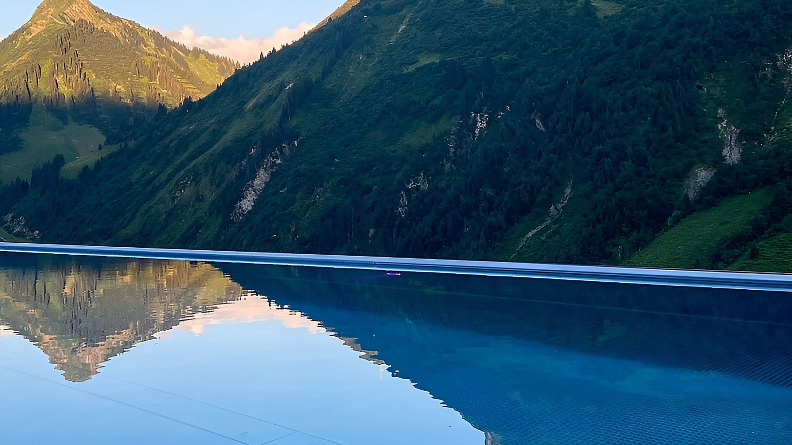 Gesundheitsreise mit Zuschuss Ihrer Krankenkasse nach Damüls. Foto 4 zeigt eine Impression von Hotel Damülser Hof oder seiner Umgebung.