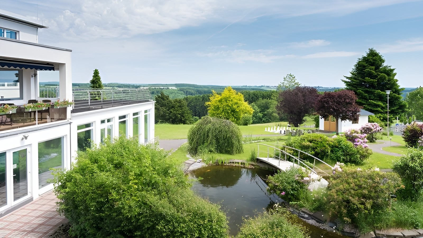 Gesundheitsreise mit Zuschuss Ihrer Krankenkasse nach Bad Marienberg. Foto 6 zeigt eine Impression von Wildpark Hotel oder seiner Umgebung.