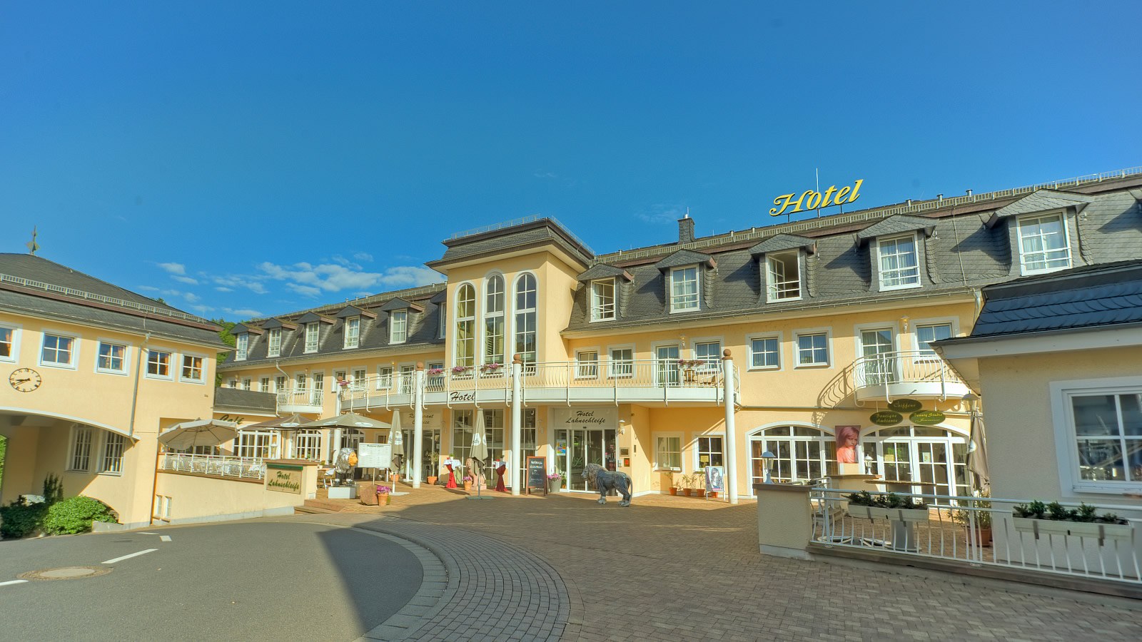 Gesundheitsreise mit Zuschuss Ihrer Krankenkasse nach Weilburg. Foto 1 zeigt eine Impression von Hotel Lahnschleife oder seiner Umgebung.