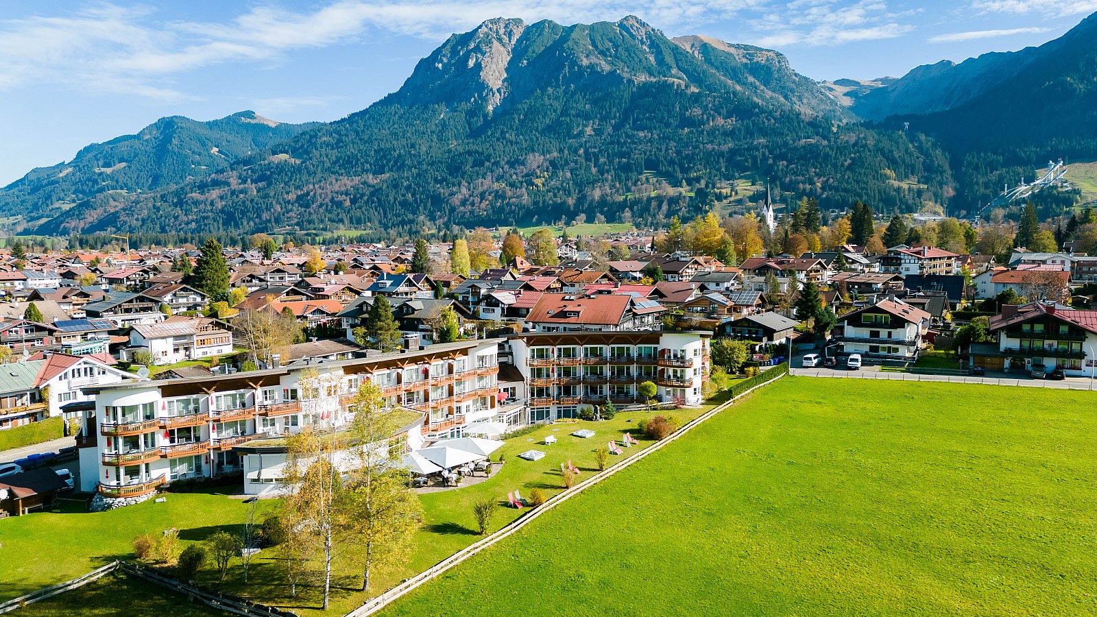 Gesundheitsreise mit Zuschuss Ihrer Krankenkasse nach Oberstdorf. Foto 1 zeigt eine Impression von ALPENHOF Oberstdorf Hotel & SPA oder seiner Umgebung.