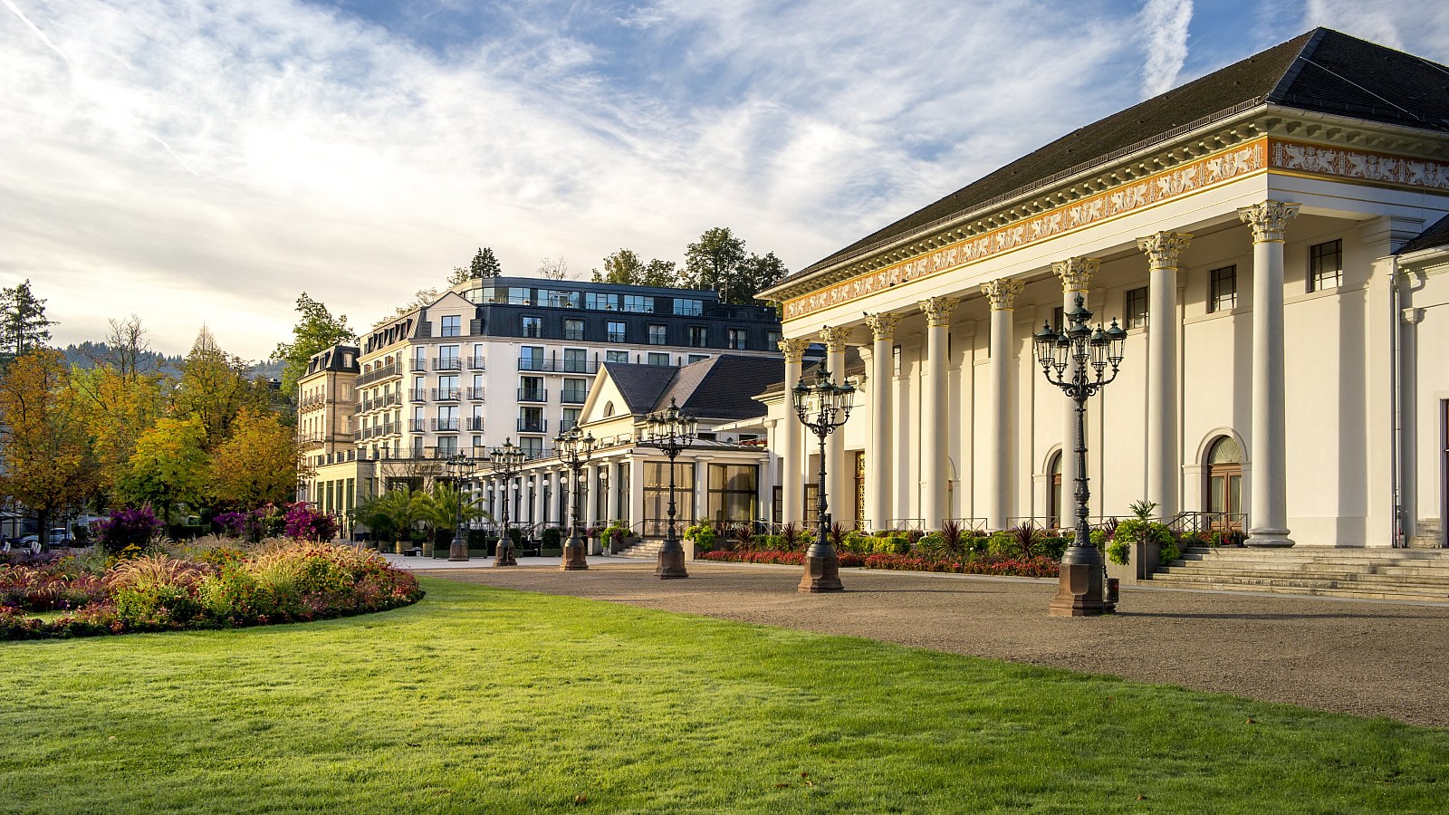 Gesundheitsreise mit Zuschuss Ihrer Krankenkasse nach Baden-Baden. Foto 1 zeigt eine Impression von Maison Messmer oder seiner Umgebung.