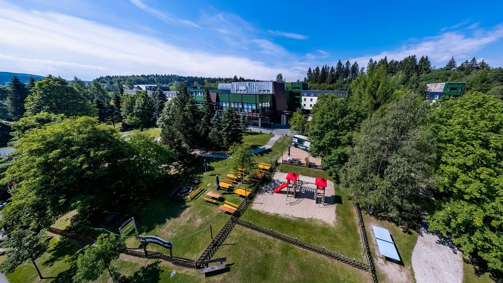 Gesundheitsreise mit Zuschuss Ihrer Krankenkasse nach Altenberg. Foto 2 zeigt eine Impression von AHORN Waldhotel Altenberg oder seiner Umgebung.