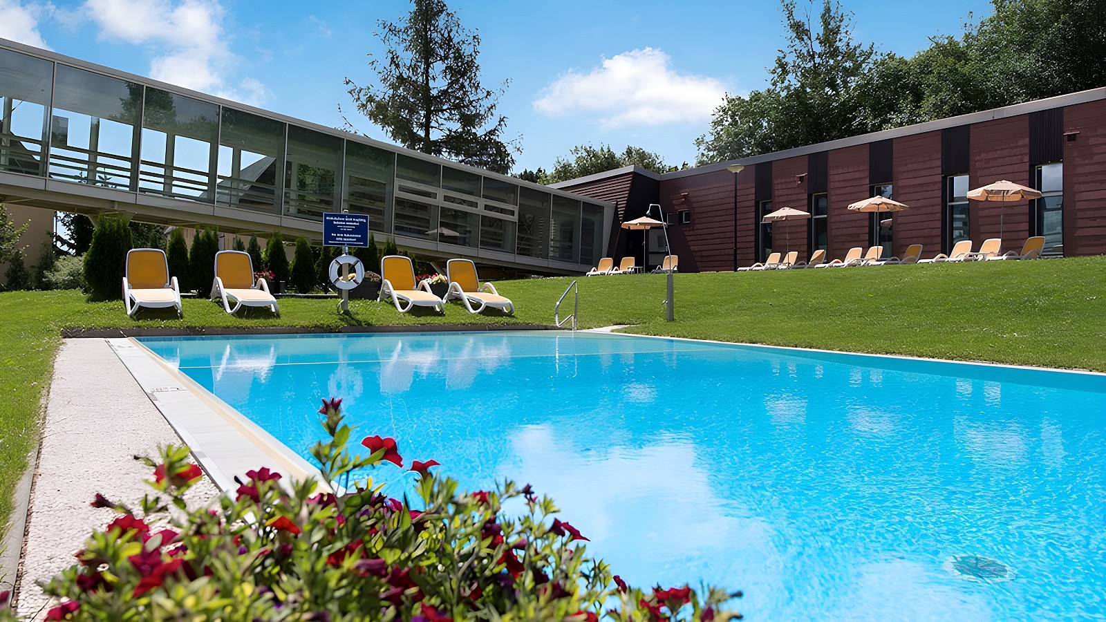 Gesundheitsreise mit Zuschuss Ihrer Krankenkasse nach Altenberg. Foto 3 zeigt eine Impression von AHORN Waldhotel Altenberg oder seiner Umgebung.