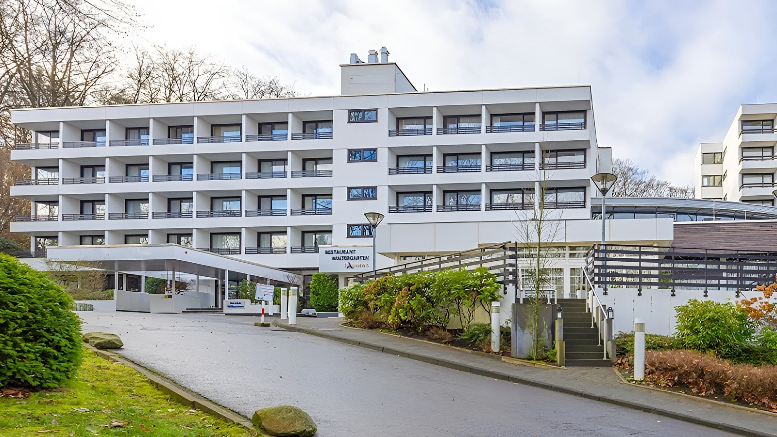Gesundheitsreise mit Zuschuss Ihrer Krankenkasse nach Arnsberg. Foto 1 zeigt eine Impression von Fletcher Hotel-Restaurant Arnsberg-Sauerland oder seiner Umgebung.