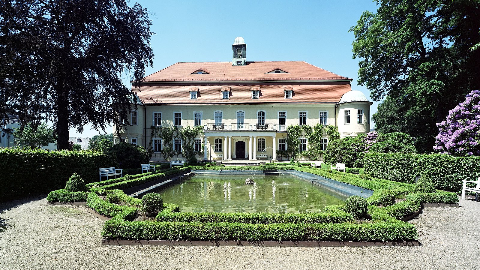 Gesundheitsreise mit Zuschuss Ihrer Krankenkasse nach Neukirchen. Foto 1 zeigt eine Impression von Hotel Schloss Schweinsburg oder seiner Umgebung.