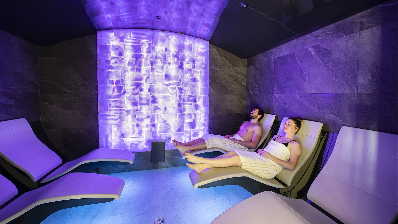 Gesundheitsreise mit Zuschuss Ihrer Krankenkasse nach Lam. Foto 5 zeigt eine Impression von Hotel Sonnenhof oder seiner Umgebung.